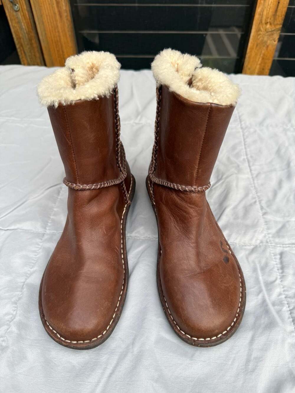 UGG Australia Lillie Womens Brown Leather Boots Sheepskin Lined Size 8